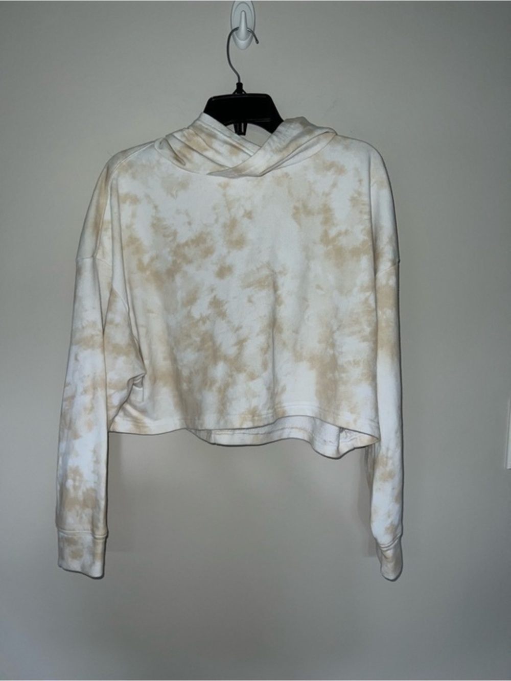 Tye Dye white and cream hooded cropped sweater Fabletics Medium